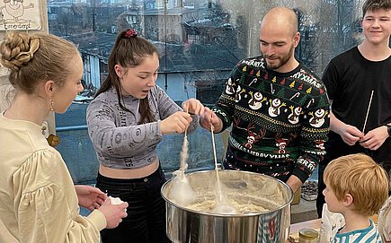 Buntes Angebot zum Adventsmarkt in der CGG