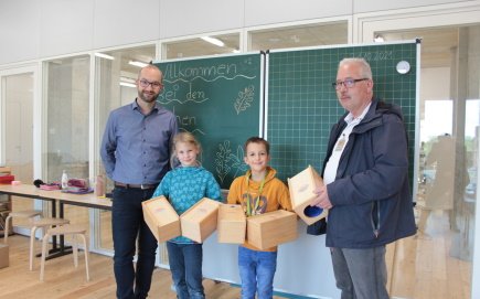 Spendenübergabe Fühlboxen